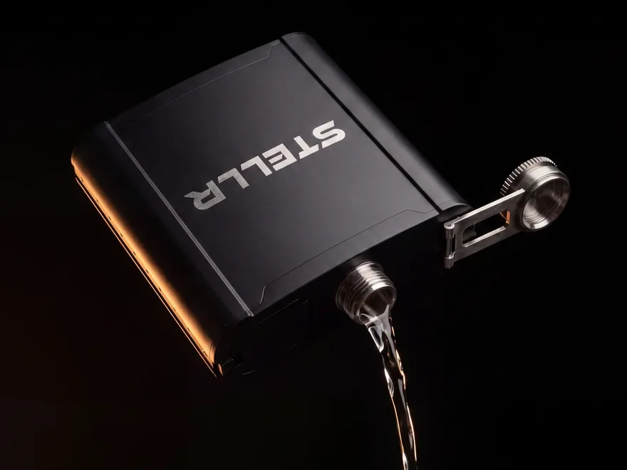 STELLR matte-black flask pouring